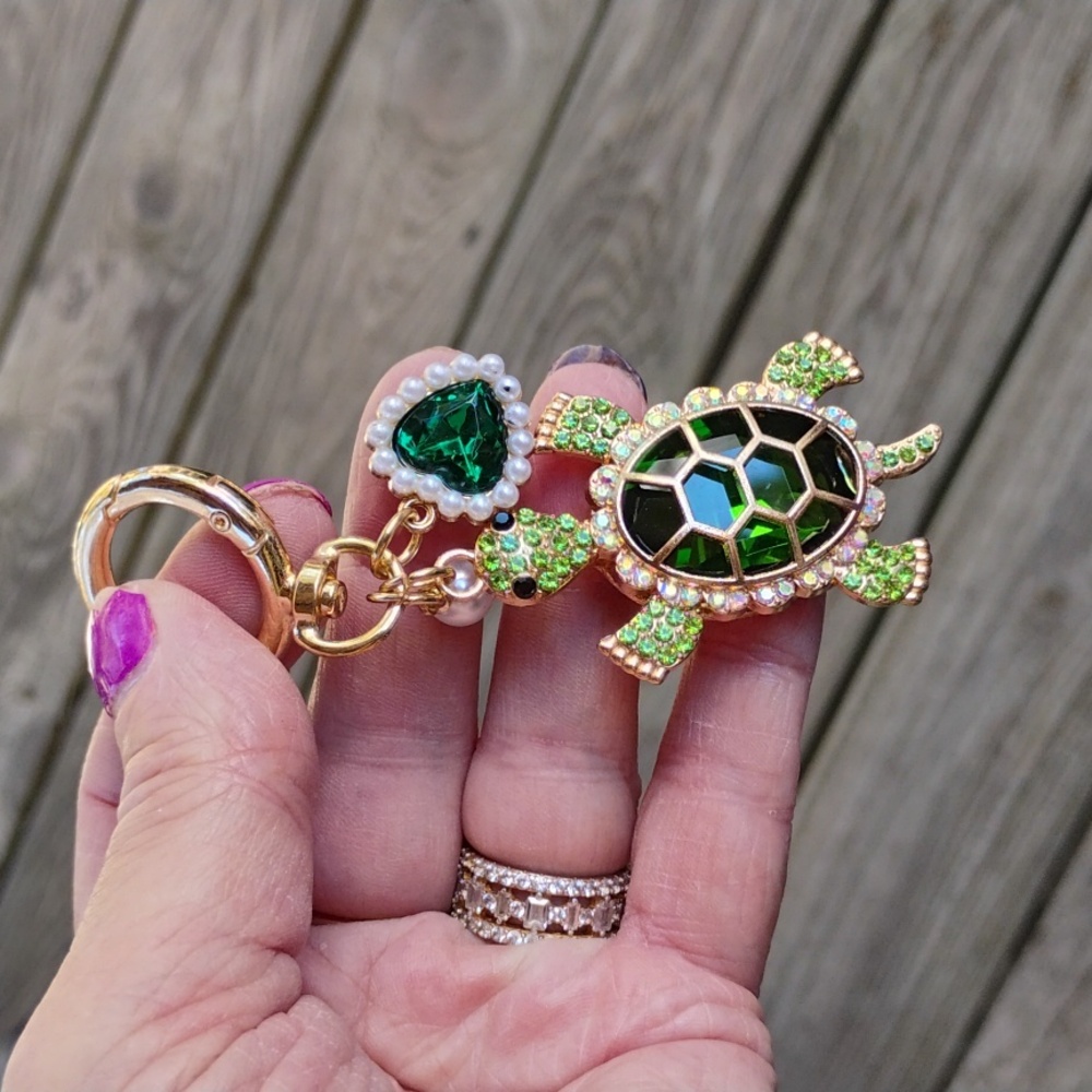 Green rhinestone heart turtle bag charm keychain - Picture 2 of 2